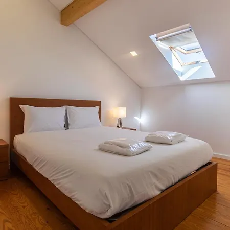 Classy Two Bedroom View Lisbon