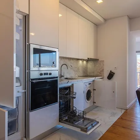 Classy Two Bedroom View Apartment *