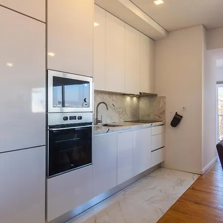 Classy Two Bedroom View Apartment *