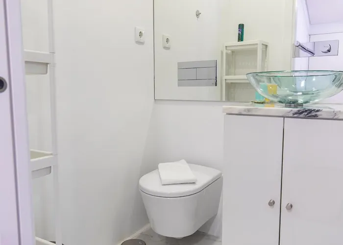 Classy Two Bedroom View Лиссабон